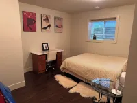 private entrance, spacious 1 bdrm with two beds, in Canada near the border Hotels near "‪The Glades, 561 172 St, Surrey, BC V3S 9P8‬"