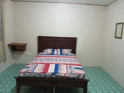 Lovely, spacious apartment in quiet neighborhood. Hotels near Morne Bruce
