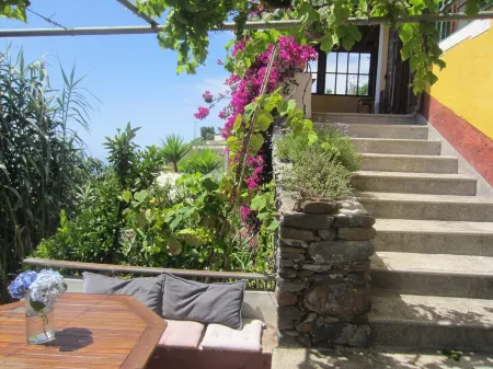 Villa with private pool, large garden and stunning sea view