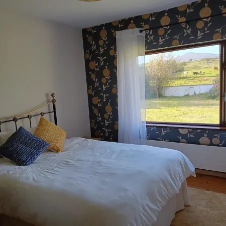 Spacious shore-side bungalow in an exclusive and historic location