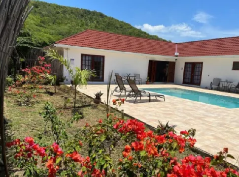 Hidden Treasure, Ocean View Villa w/ private pool. Hôtels à : 
