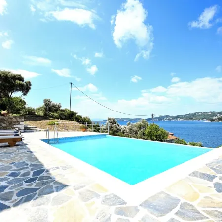 Villa With Private Pool in Front of the Sea - 20 meters from the sea.