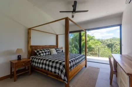 Playa Pelada/N. Guiones Luxury home, 5 min. Walk to Beach and Restaurants