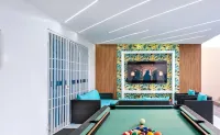 NEW LISTIN 15 minutes from the aiport, 25 from the beach, BBQ grill, pool table