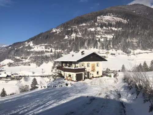 A wonderful panoramic apartment of 110m2. Hotels in Radenthein