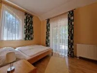 Sunshine Beach House DIRECTLY ON THE LAKE, ROWBOAT, Garden/barbecue island, WiFi