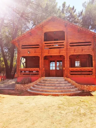 Beautiful wooden villa in a charming place surrounded by nature. Отели рядом с достопримечательностью «Sequia Parra»