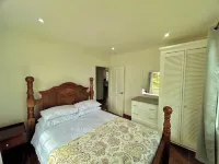 Spacious Family Cottage with Tropical Views 住宿飯店