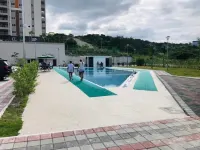 Cozy Modern Condo near Clark Airport