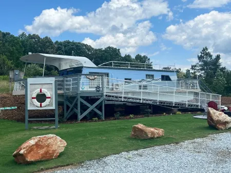Beached Houseboat-Free Park Pass