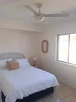 Cosy rainbow bay unit 100m from the beach