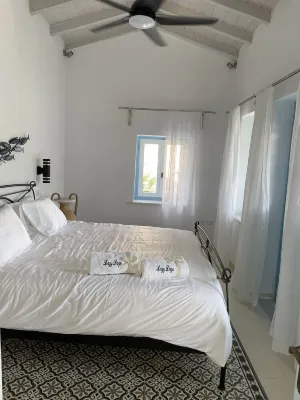 Karen’s Mikro Spiti, Poros. Presented by LazyDaze