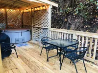 Whistling Holler Cabins -  “Storyteller’s Shack”