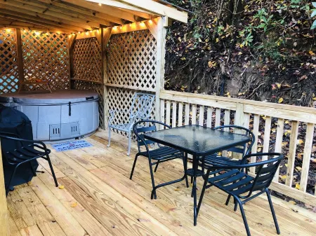 Whistling Holler Cabins -  “Storyteller’s Shack”