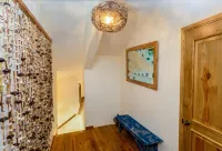 Private retreat with jungle spa, short walk from quiet beach