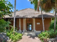 Modern, Luxury and Spacious Beach front Villa with Private Pool & Staff 세리릿 호텔