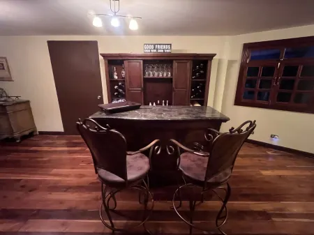 Mountain Estate &  32 miles from beach.