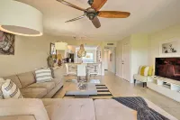 Jupiter Condo w/ Pool Access, Walk to Beach!