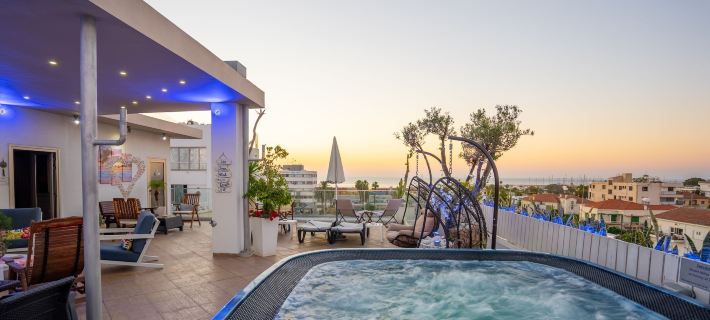 Mesogios House Suites Hotels in Ларнака
