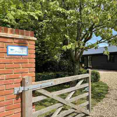 The Piglets Hotel Exterior