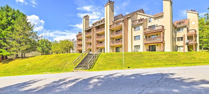 Comfortable Dover Apartment Walk to Mt Snow! Hoteles en Dover