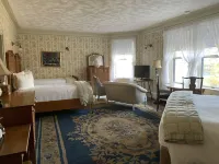 Moseley Cottage Inn and the Town Motel Hotels near College of the Atlantic