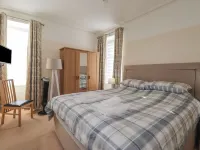1 Seafield Street