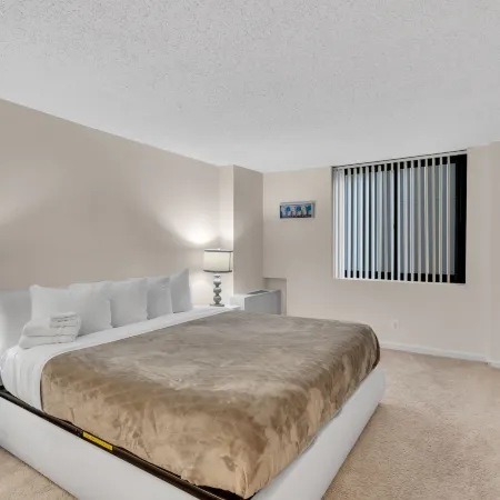 Arlington 2Br/2ba Apartment in Crystal City 2 Bedroom Apts by RedAwning