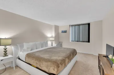 Arlington 2Br/2ba Apartment in Crystal City 2 Bedroom Apts by RedAwning Hotels near VRE Crystal City station