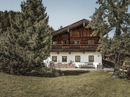 Aster Boutique Hotel & Chalets Отели в г. Fugenberg