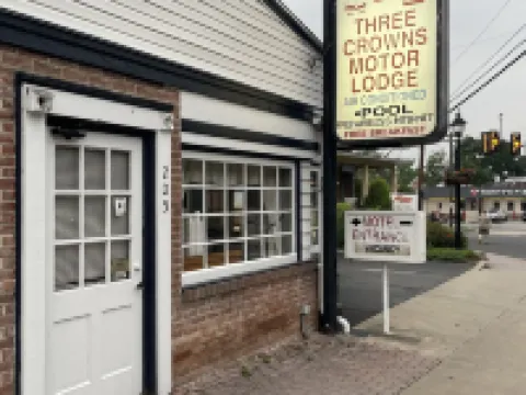 Budget Host Three Crowns Motor Lodge Hotels in Gettysburg