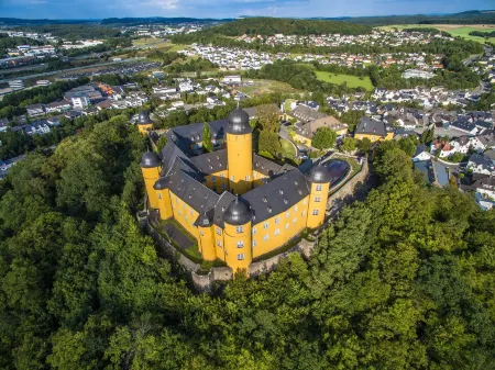 Hotel Schloss Montabaur Отели в г. Оберельберт