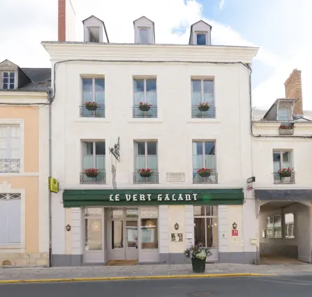 Logis Hôtel le Vert Galant Отели в г. Люше-Пренже