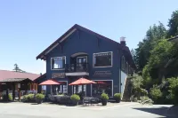Artisan Suites on Bowen Hotels in Sunshine Coast E
