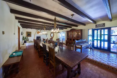 Loba Luna Bed & Breakfast Отели в г. Лос Ранчос де Олбукерк