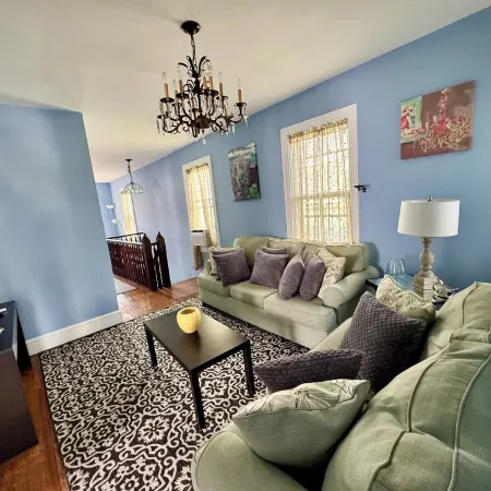 Pet-Friendly Condo in Cape May Historic District - 2 Bedroom with AC and Kitchen
