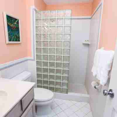 Ground Floor 1 Bedroom Pool, Hot Tub Private Beach Wifi Sleeps 3 Rooms