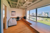 Atrium Studios by Xtay – Estúdios Modernos, Bem Localizados e a 9Min da Arena Opus