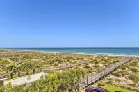 Fernandina Beach Condo ~ 1 Mi to Golf Courses - Hot Tub