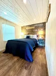 #49 Cozy Lake Front Cabin w/AC, WiFi & Breathtaking Views! Marina w/Free Fishing
