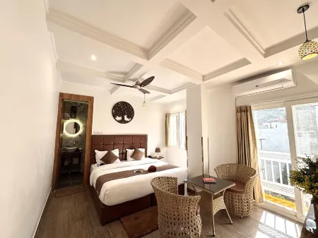 Check Inn Homes, Rishikesh Tapovan Отели рядом с достопримечательностью «Glamping Dome By Navira home's»