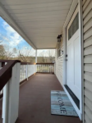 3-bedroom duplex apartment in lovely Stroudsburg by Main Street. 斯特勞茲堡酒店