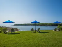 Strawberry Hill Seaside Inn Hotels in Knox County