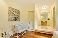 Indoor Pool: Peaceful Oasis in Hitchcock!