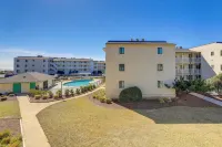 Emerald Isle Vacation Rental w/ Resort Pool! - Balkoner