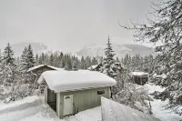 Cabin w/ Hot Tub & Views: 1 Mile to Alyeska Resort - balcony