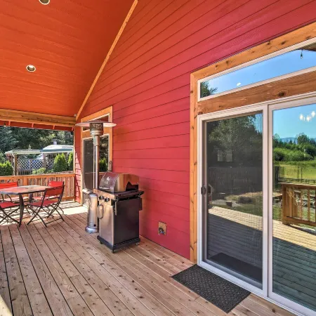 Rustic Cabin Near Mt Rainier Fire Pit and BBQ!