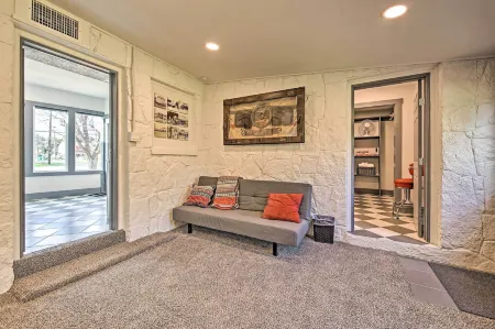 Retro Updated Blanco Abode - Steps to Main Street!