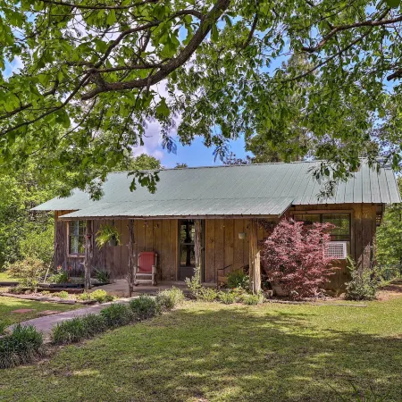 Secluded Cabin w/ Pond ~ 37 Mi to Gulf Coast!