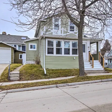 Coastal Comfort & Golfers' Paradise in Sheboygan!